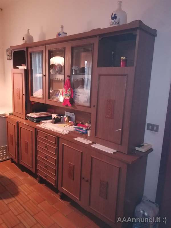 Vendo credenza anni 50 ampia come Mobili Soggiorno a Ravenna