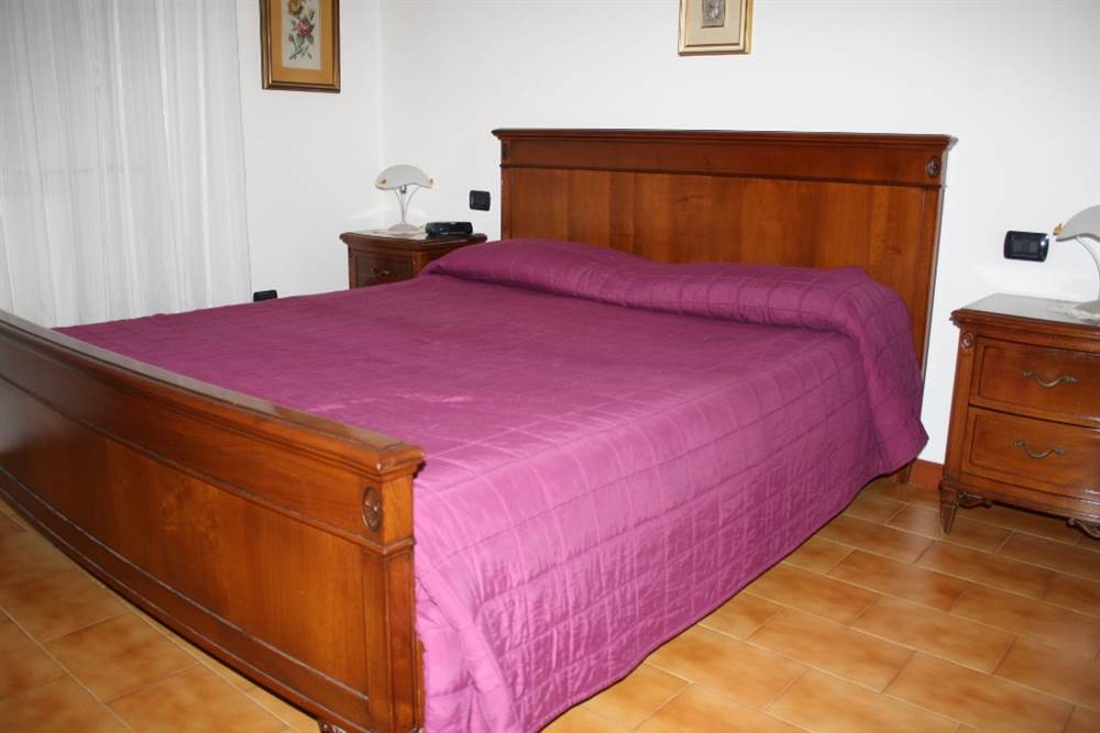 Camera Da Letto Massello : Offerta Letto In Legno Massello ...